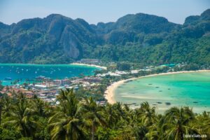 The Beauty of Phi Phi Islands: Thailand’s Tropical Paradise